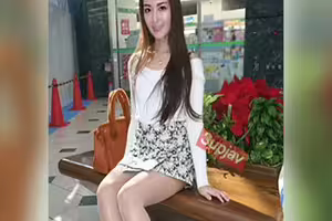 FC2PPV 4831702 【限時優惠！15000積分➡1980積分】無碼  來自大手町貿易公司的漂亮OL❤ 兩根粗壯的肉棒在她體內橫插猛操，她臉上卻洋溢著幸福的表情！她的狂野讓她興奮不已，無法自拔，結果連續兩次內射！