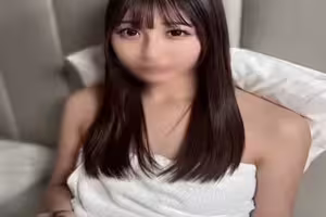 寢起きSEX！【無】【中出し】デカ尻ミニマム美女の寢顔をコッソリ撮影。そのままキス、クンニ、フェラからの中出し。焼き鳥デートも楽しみました♡※特典あり