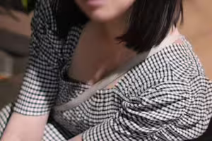 fc2-ppv 4963413 9/1前990pt!!【附贈品】超巨乳敏感女子被玩弄全身的同時變態自拍♡活塞真正喘氣＆大奶激烈晃動中射精內射。
