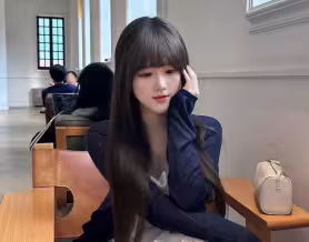 海角社区.连哄带骗在舅妈家操白虎女友小女友的白虎逼鲜嫩多汁