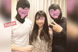 FC2PPV 4981083 【限定】モデル級SS美女が君臨。3Pでダイナミックにめちゃくちゃに。LIVE