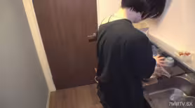 fc2-ppv 4842726 【男朋友對不起】去他家玩時，發現他在為我做便當，所以打擾到他了，結果就想做了，於是當場來了一次。