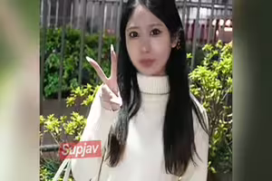 FC2PPV 4828576 [990pt，截止至1月30日] [首次拍攝] 一位身材苗條高挑、擁有F罩杯的美艷BA女郎。她精心修飾的性感胴體被猛烈地插入陰道深處。“射在我裏面，讓我懷孕！”她乞求道。她剃光的陰部被灌滿了精液。