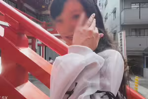 fc2-ppv 4975133 [一口・戶外性交] 〈聽話偷情妻〉「咦！這裡做嗎？」街角的色情行為！可能有人來的地方口交＆性交！興奮到不行 酒店內射精噴出！！