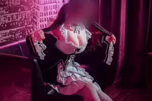 可爱双马尾女仆-虚焦大王