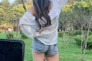 海角社区.从卫生间干到卧室最后表姐让我射进她嘴里