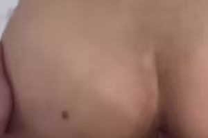 趁姨父不在偷操肥臀小姨风骚熟女被抠穴挑逗竟主动舔屌被外甥猛操