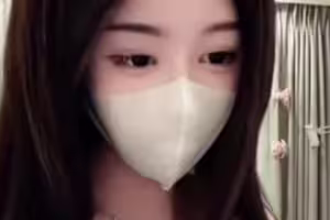 没有男人的肉棒可用只能自己慰慰满足自己喔-洁妮