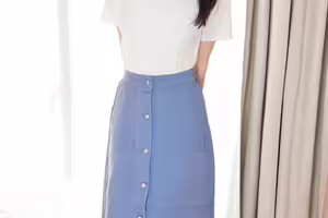 息子の友達を誘惑する我慢できないドスケベママ