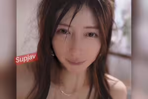 FC2PPV 4939398 ⭐50％OFF(1500円OFF)⭐ 7/21まで＆数量限定⭐【顔も体も美麗な45歳のシンマ.マ】生活感溢れる自宅でハメ潮吹きまくり。3Pで中出し2発！[有]LIVE