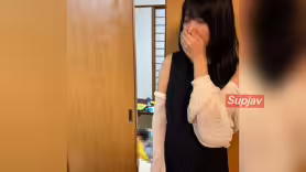 FC2PPV 4989978 【個撮】白昼おKOさんの遊ぶ部屋で。焦る奥さんと業務優先の私。見つかってないと思います。LIVE
