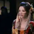 靈狐仙子楊超越，夜幕下美成一道光