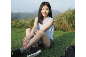 美腿主播政大桂綸鎂用110公分白皙美腿量陽台網友笑了揪團朝聖、政大抖胸妹表特板正妹變身為正妹記者露白皙長腿衣服快炸開