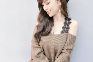 (正妹牆)極品正妹 丘涵Joanne 拉低領口事業線馬上露出好身材果然不假