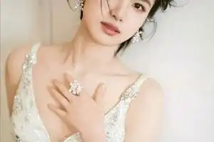 张婧仪身材好好啊!大波浪长发一字深V,港风美女果然很鲨人 张婧仪身材好好啊!大波浪长发一字深V,港风美女果然很鲨人