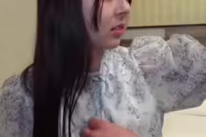身上粉粉嫩嫩的小穴在车上用跳蛋玩到房间被男人手指捅小嫩逼又遭暴操内射-SayaTanihana