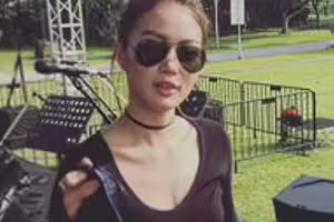 某乐团女主唱AbbeyTan-Janella