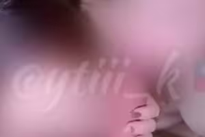 找姊妹一起对战长颈鹿-Yuni