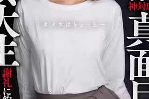 一個認真的，苗條的女大學生，有一個糖爸爸，她像上帝一樣受到對待：“相機有點”她被獎勵所吸引，並在拍攝中推動了她！是單面嗎？