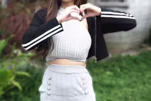 fc2-ppv 4856445 【追隨者超過10萬】日本愛好者有名網紅！極品頸部＆長腿的神級身材，享受黏稠濃厚SEX大量射精！ | FC2電子市場